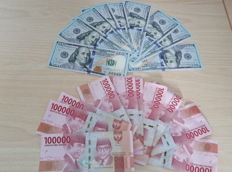 Rupiah Melemah ke Rp16.880/USD di Tengah Kenaikan Dollar Global