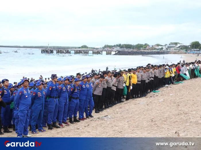 Kapolda Bali Ajak 5.000 Relawan Bersihkan Pantai demi Pariwisata Berkelanjutan