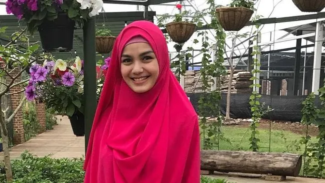 Nadya Almira Berhijrah, Tinggalkan Dunia Artis Demi Keberkahan