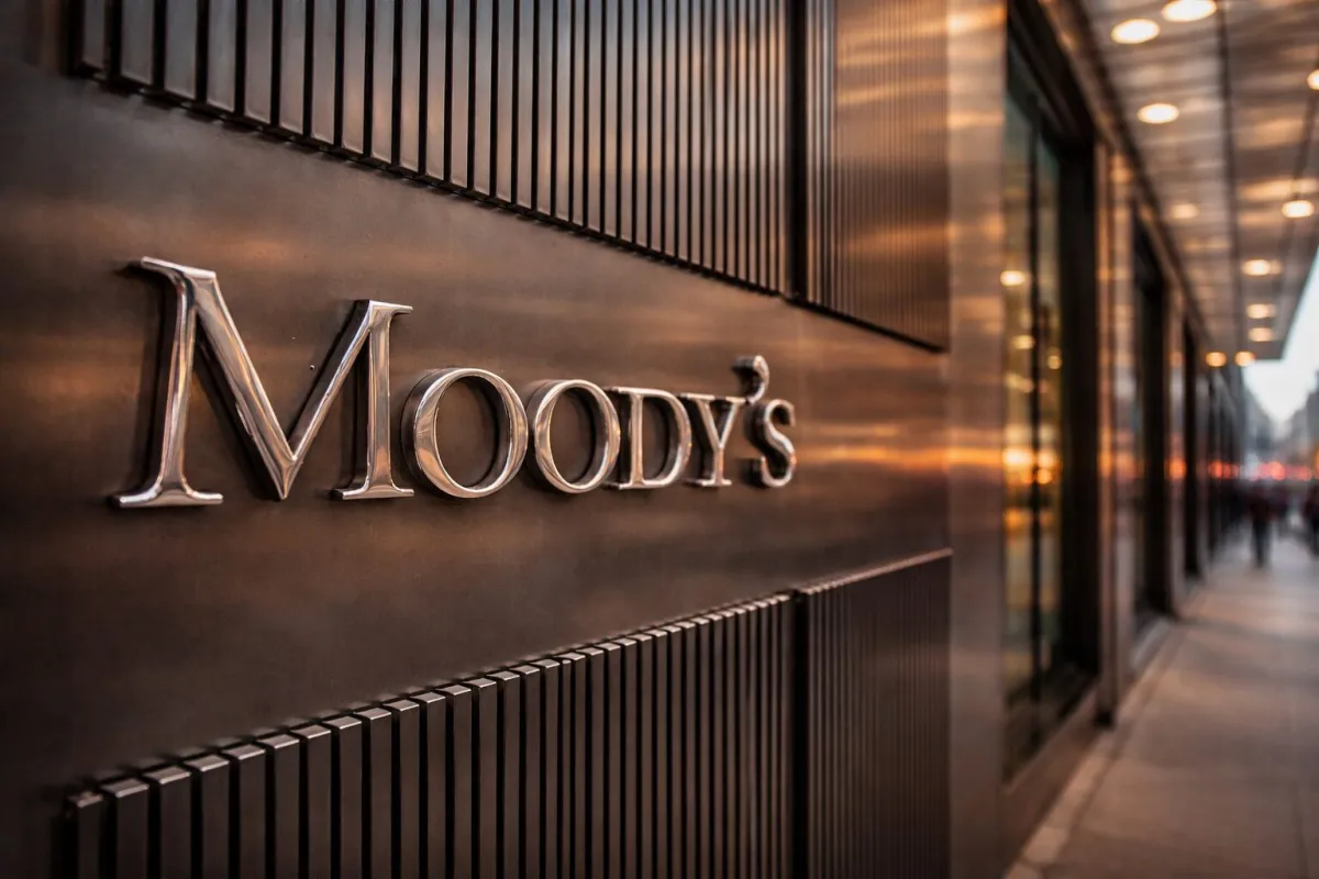 Respons OJK dan Pemerintah Terhadap Penurunan Outlook Moody's untuk Indonesia