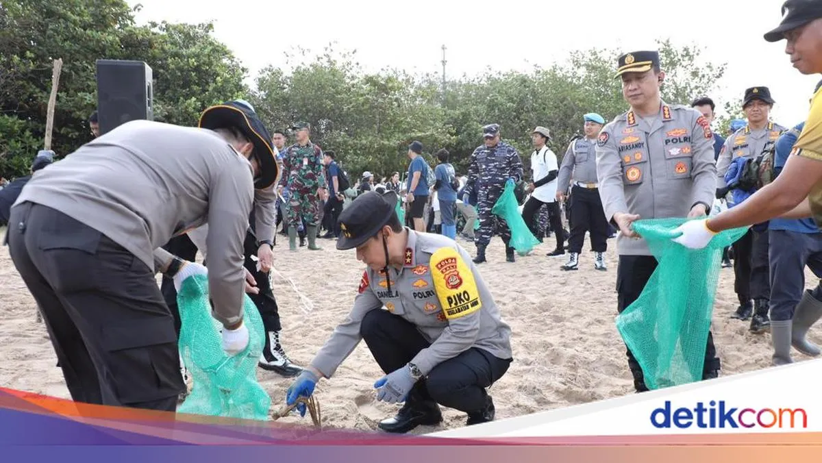 Kapolda Bali Pimpin Pembersihan Pantai Kedonganan Bersama 5.000 Relawan