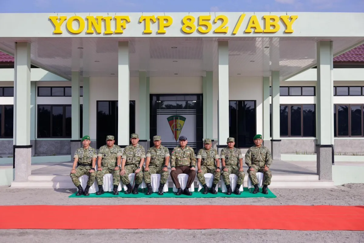 Menhan Sjafrie Kunjungi Yonif TP 852/ABY, Tingkatkan Semangat Prajurit