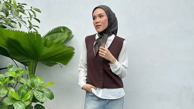 Gaya Kasual Ngantor Inspirasi Cut Rizki yang Mudah Ditiru
