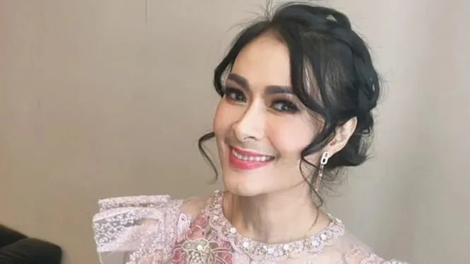 Iis Dahlia Ungkap Selalu Tahu Kabar Perceraian Artis Lebih Dulu