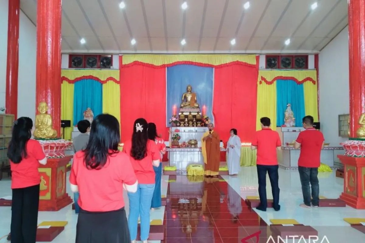 Perayaan Imlek: Momen Berbagi dan Toleransi Umat Buddha