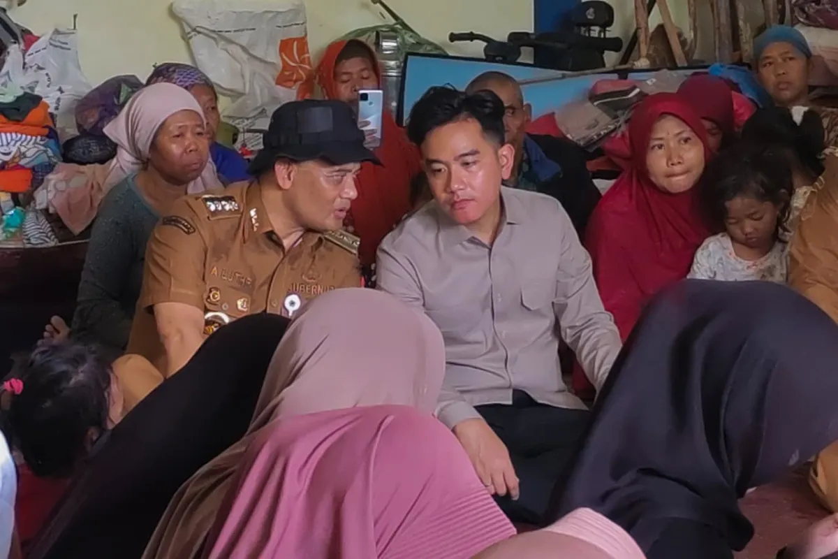 Gubernur Jateng dan Wapres Gibran Kunjungi Pengungsi Bencana Tanah Gerak di Tegal