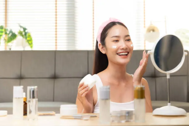 Media Sosial Dominasi Pilihan Skincare di Indonesia 2025
