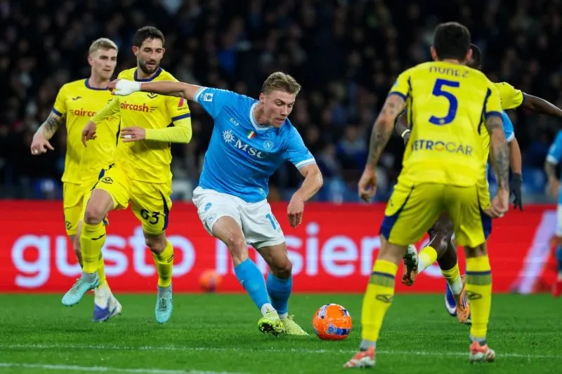 Hojlund Bawa Napoli Kalahkan Genoa 3-2 di Liga Italia