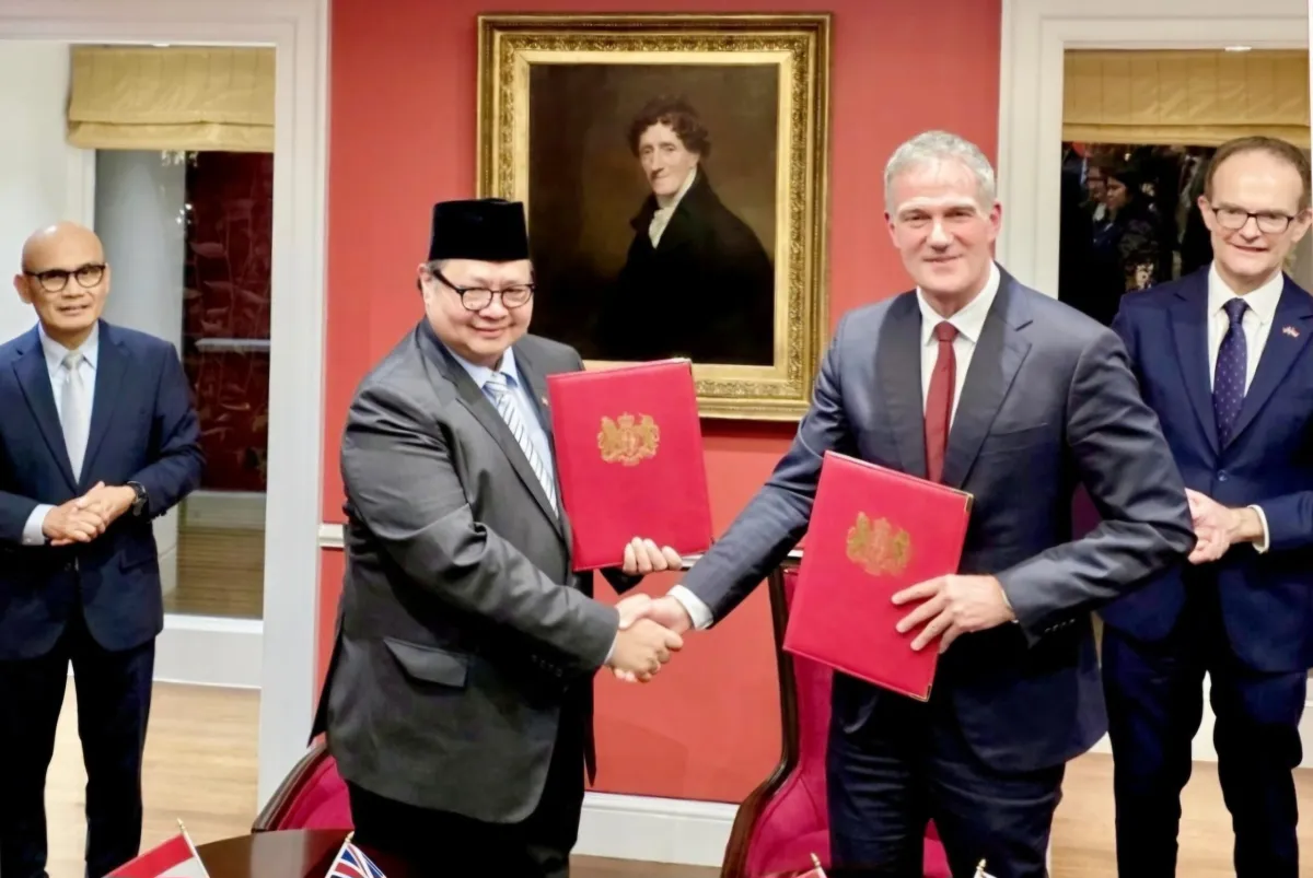 Kerja Sama Indonesia-Inggris untuk Proyek Kereta Api Urban Surabaya