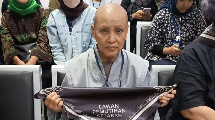 Ibunda Ita Martadinata Menangis di Sidang Gugatan Fadli Zon