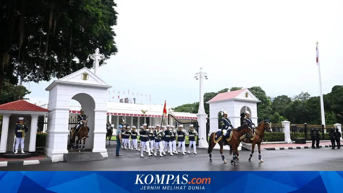 Upacara Serah Terima Pengawal Istana Setiap Minggu Semarakkan Istana Merdeka
