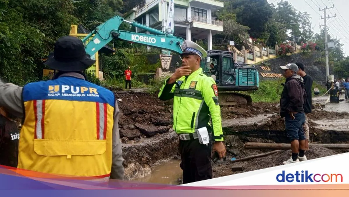 Jalan Trans Sulawesi di Enrekang Amblas, Kendaraan Terpaksa Antre