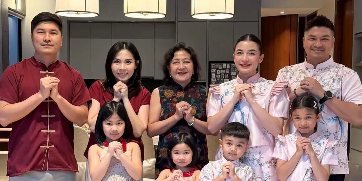Artis Rayakan Imlek 2026 Bersama Keluarga dengan Hangat