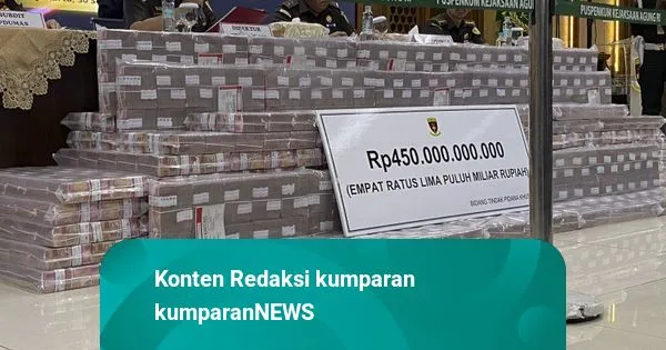 Kejaksaan Agung Memperlihatkan Uang Sitaan Rp 450 Miliar Hasil Pencucian Uang Korporasi