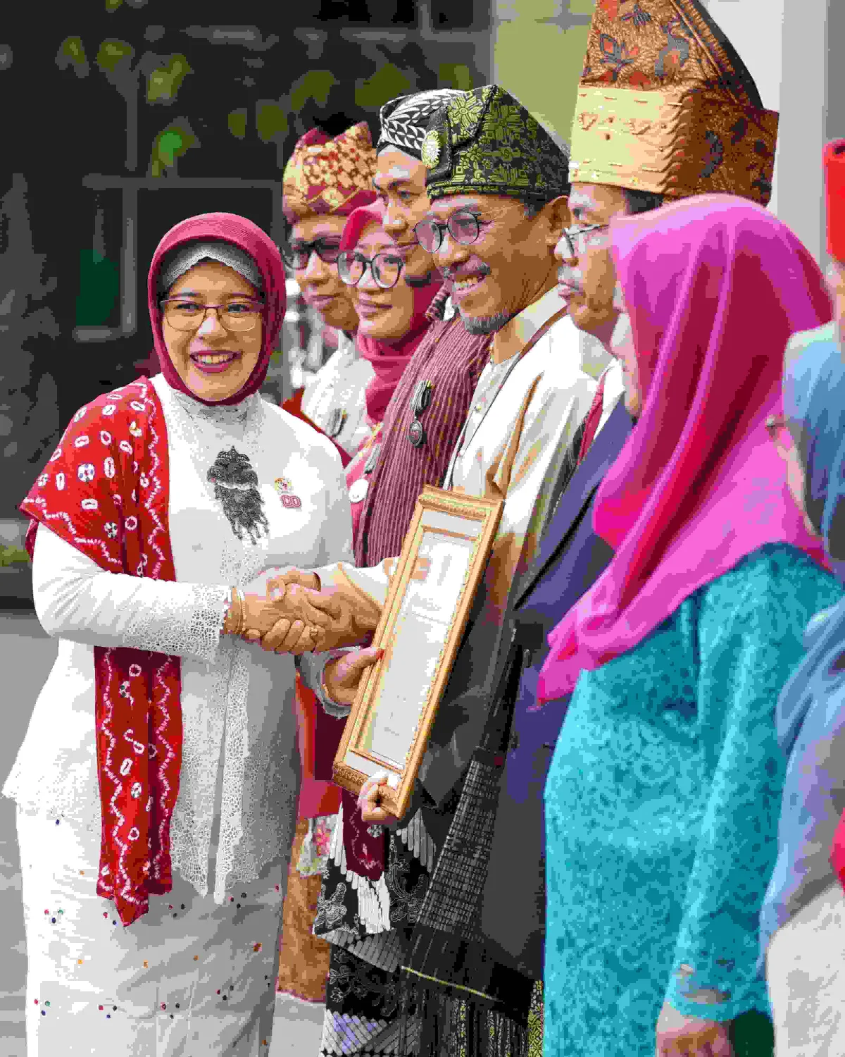 BPS Rayakan HUT ke-80 RI dengan Upacara Khidmat dan Pakaian Tradisional