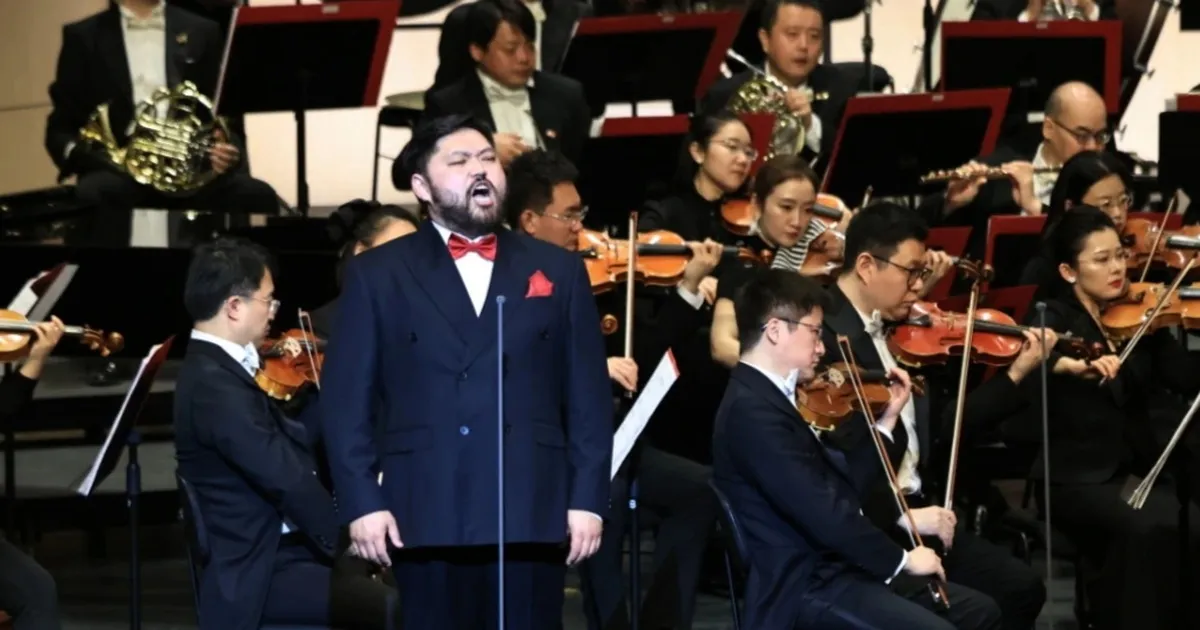 Konser Musim Semi Rayakan Hubungan Vietnam-Tiongkok dengan Penampilan Megah