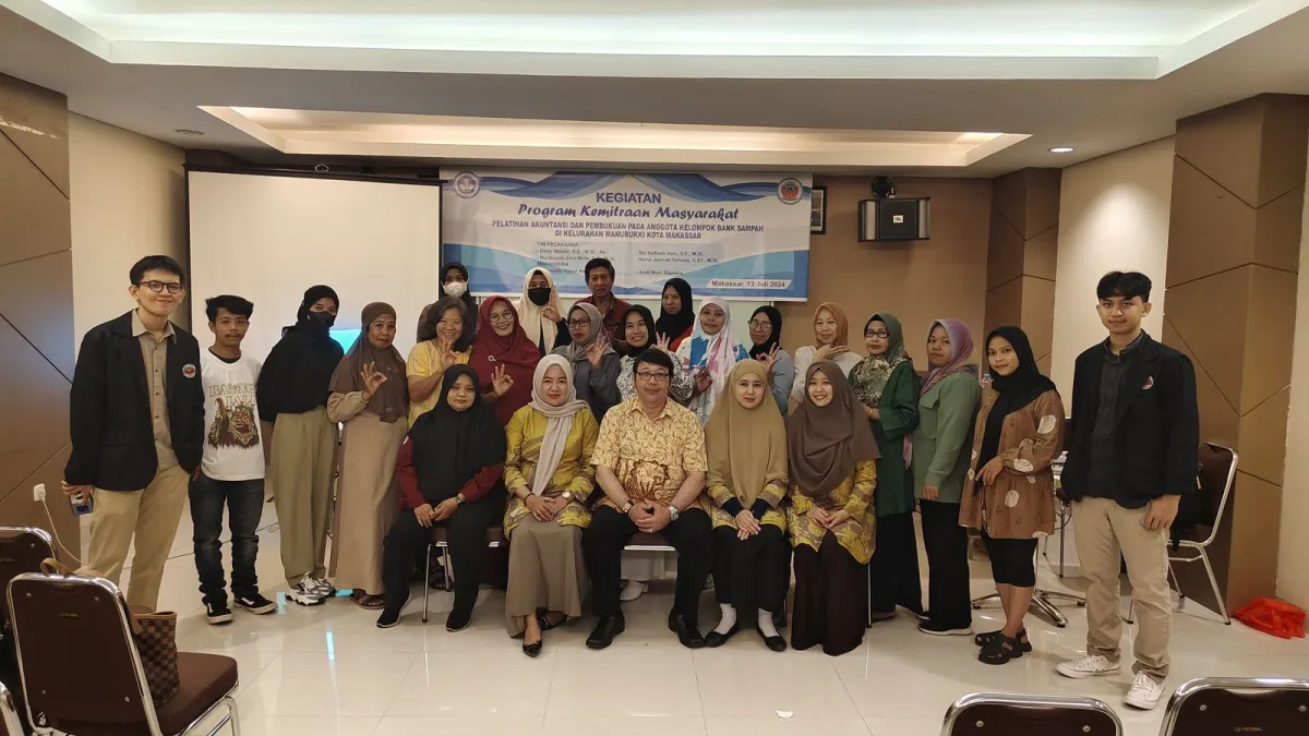 Pelatihan Akuntansi untuk Kelompok Bank Sampah di Mannuruki oleh Dosen dan Mahasiswa PNUP