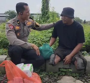 Polres Lamongan Salurkan Sembako untuk Warga Difabel dalam Kegiatan PADUKA