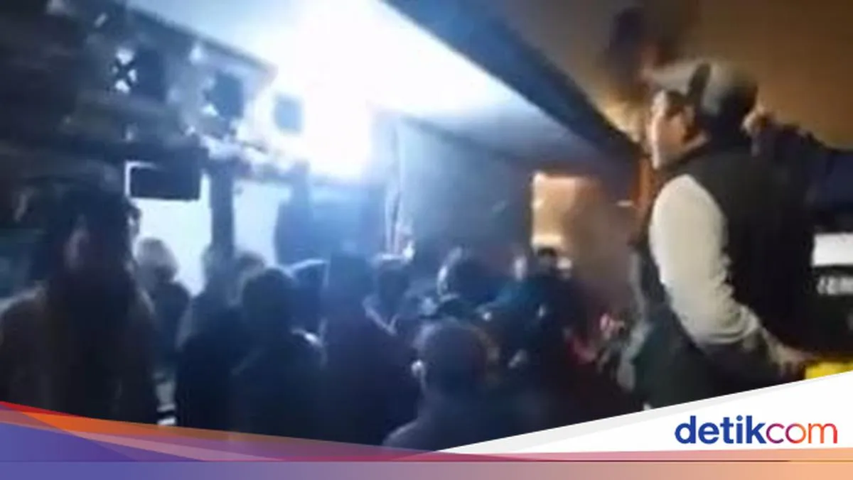 Antrean Panjang di Pos Jemplang Bromo Menjadi Sorotan Publik