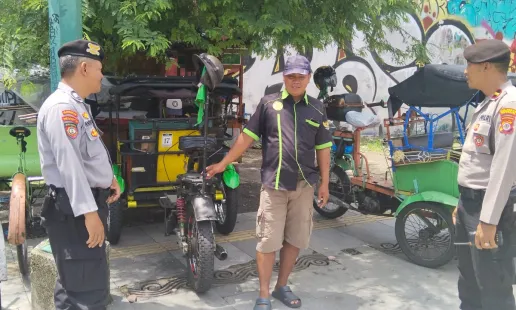 Polsek Danurejan Gelar Patroli Dialogis Bersama Tukang Becak untuk Tingkatkan Ketertiban