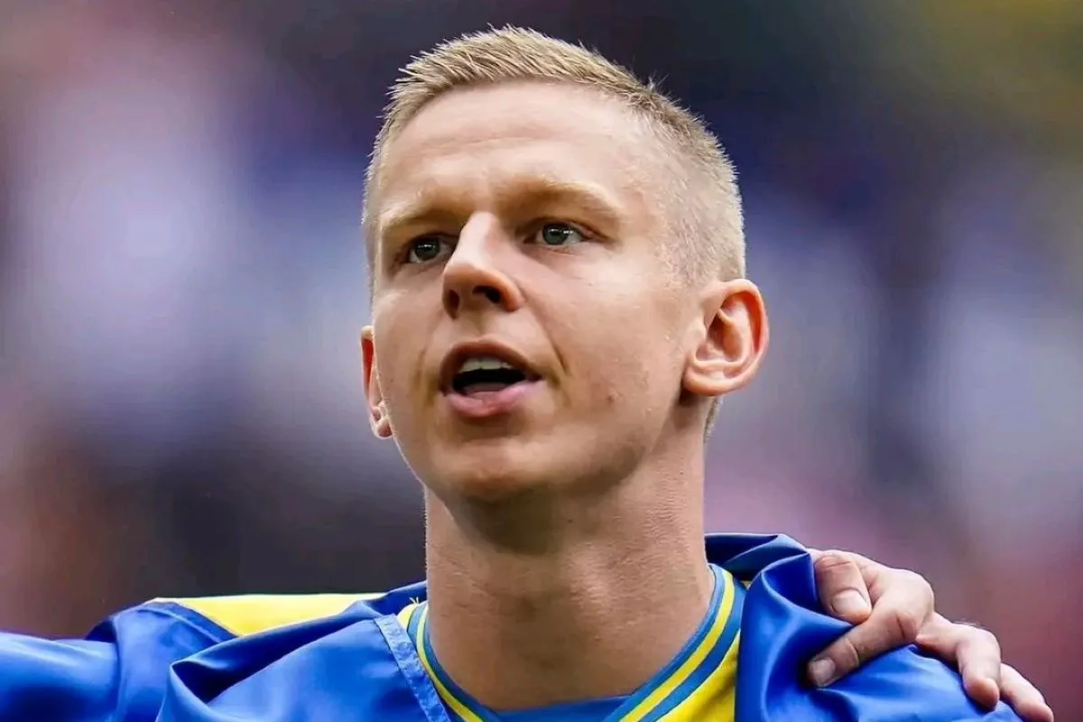 Zinchenko Cedera Serius Setelah Dua Menit Debut di Ajax