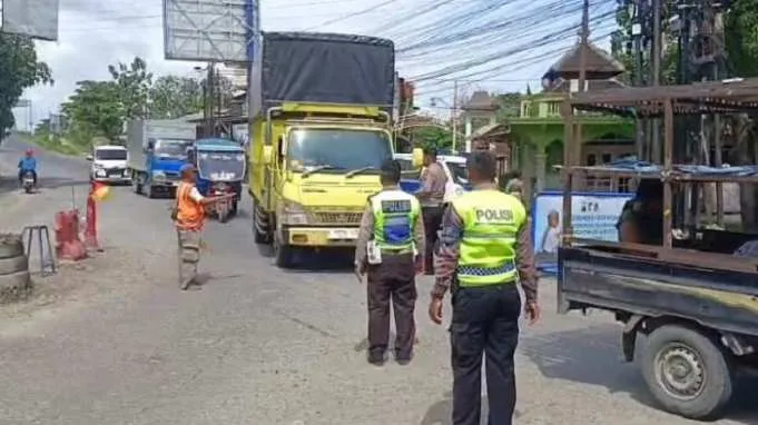Arus Lalu Lintas Terkendali Pasca Jebolnya Tanggul Sungai Tuntang di Grobogan