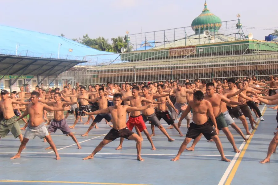 Warga Binaan Lapas Pekanbaru Gelar Senam Rutin untuk Kebugaran