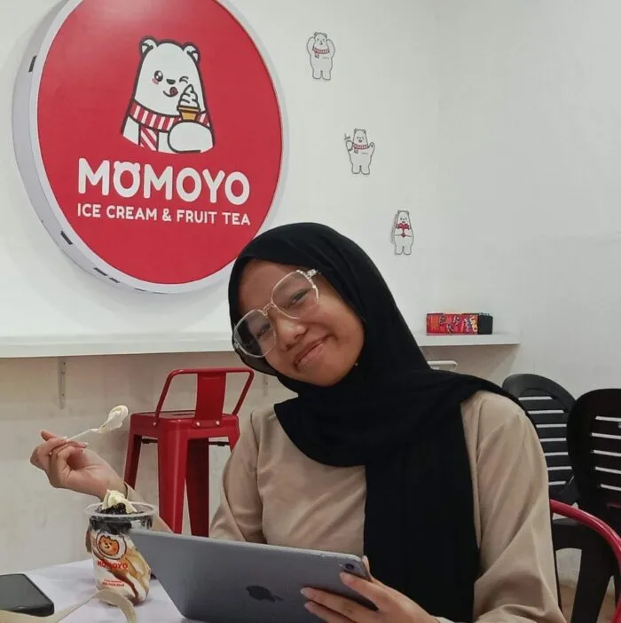 Nada Salsabila Kamil: Remaja 17 Tahun yang Mengukir Karya Lewat Kata