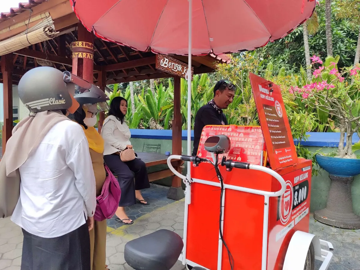 Transformasi Pedagang Keliling melalui Komunikasi Digital dan Media Sosial