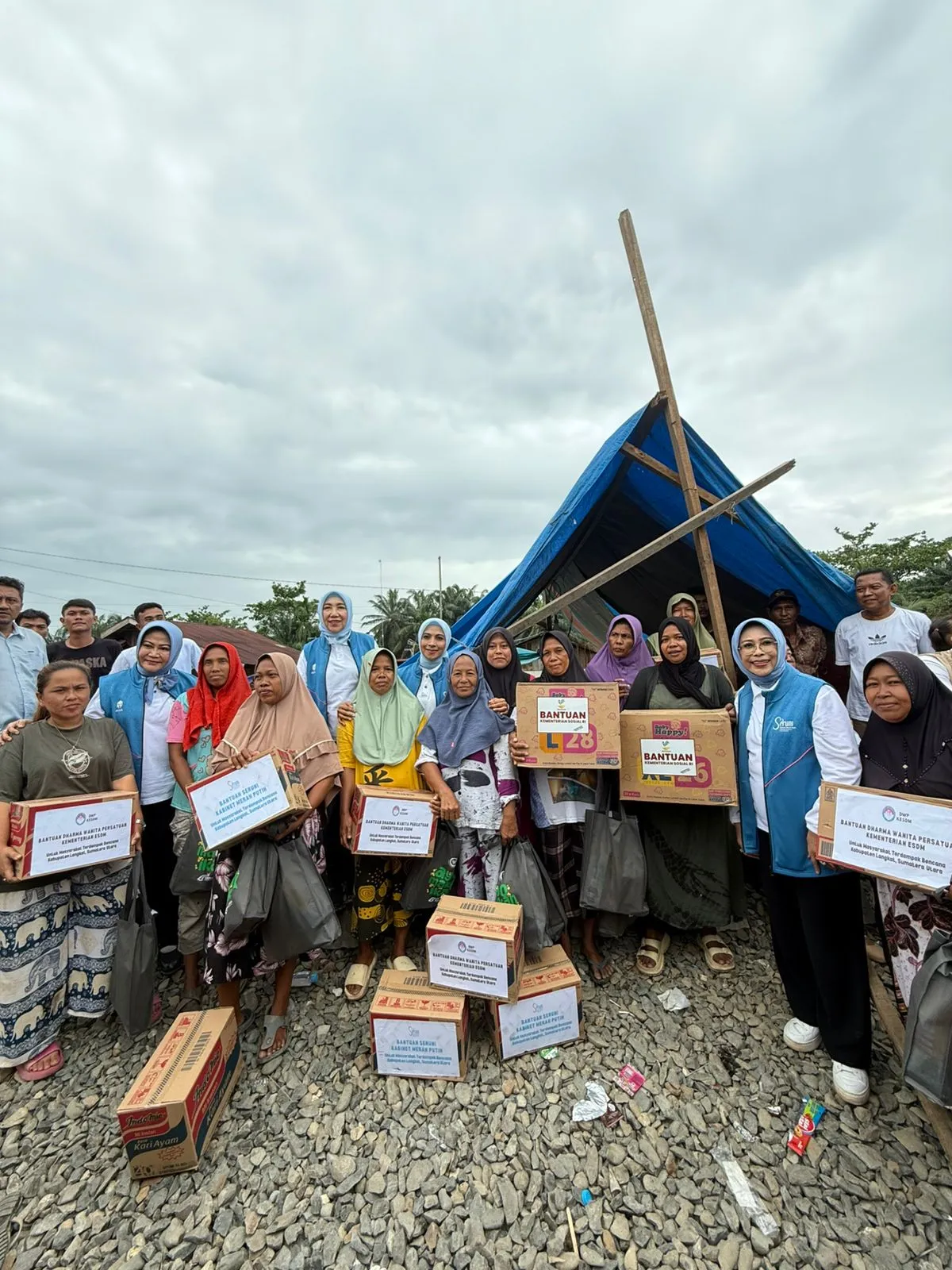 DWP ESDM dan Seruni Salurkan Bantuan untuk Korban Bencana di Langkat