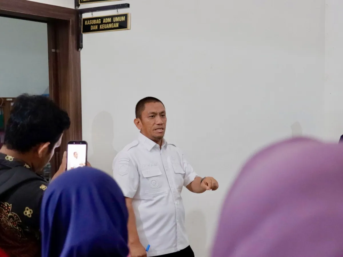 Bupati Irwan Lakukan Inspeksi Mendadak untuk Tingkatkan Kualitas Pelayanan di Dua OPD