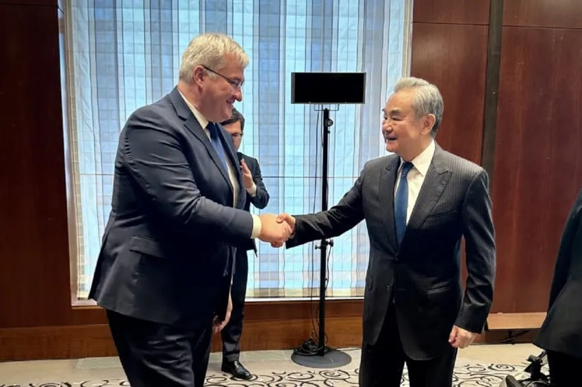 China Janjikan Bantuan Energi untuk Ukraina Meski Dekat dengan Rusia