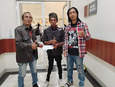 Band BRAIN WASH Berikan Bantuan untuk Penyandang Disabilitas Lewat Penjualan Merchandise