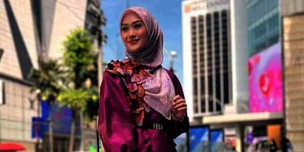 Inspirasi Outfit Camping Ceria dari Indah Nada Puspita