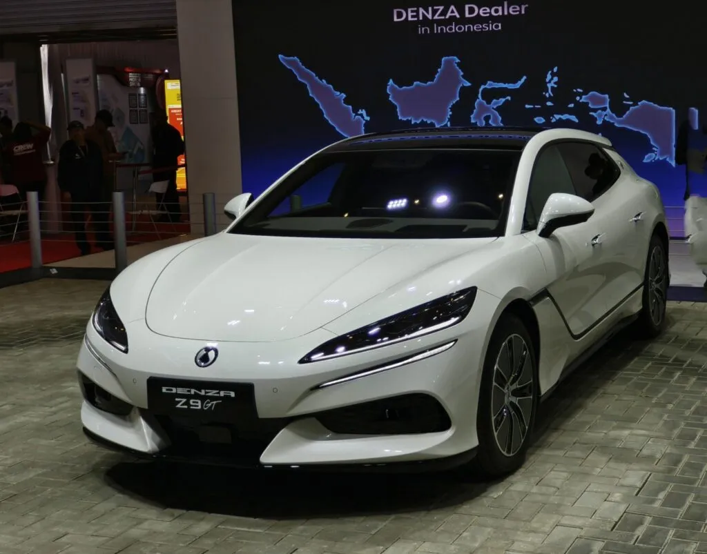 Inovasi E3 Platform BYD Denza Z9GT Permudah Parkir dan Manuver Kendaraan Listrik
