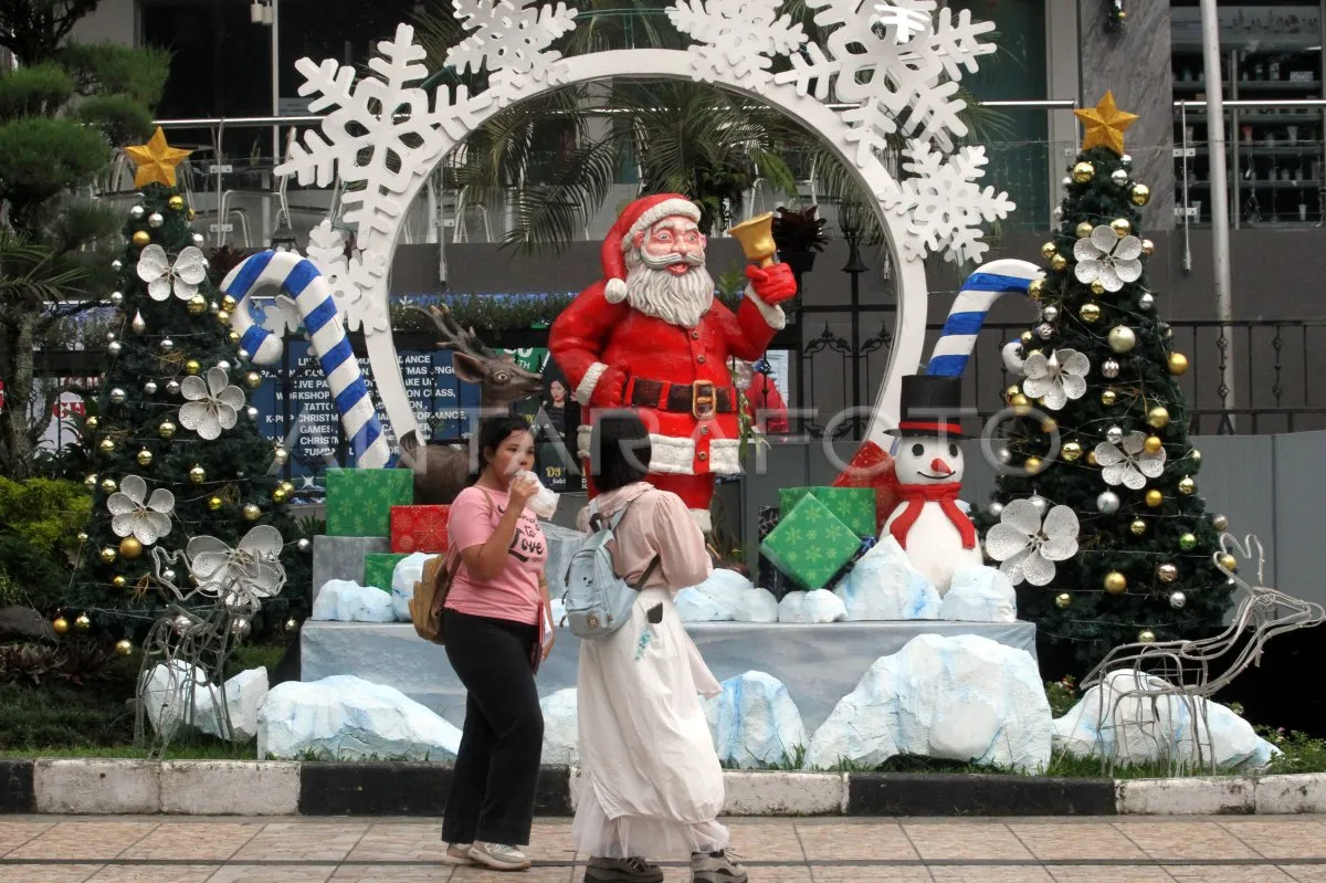 Dekorasi Natal Hiasi Pusat Perbelanjaan di Malang