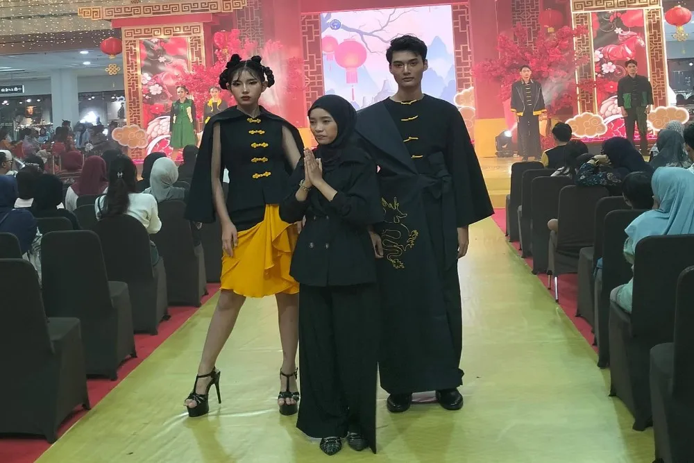 Mahasiswa AKS AKK Jogja Tampilkan Busana Fusion di Fashion Show Imlek