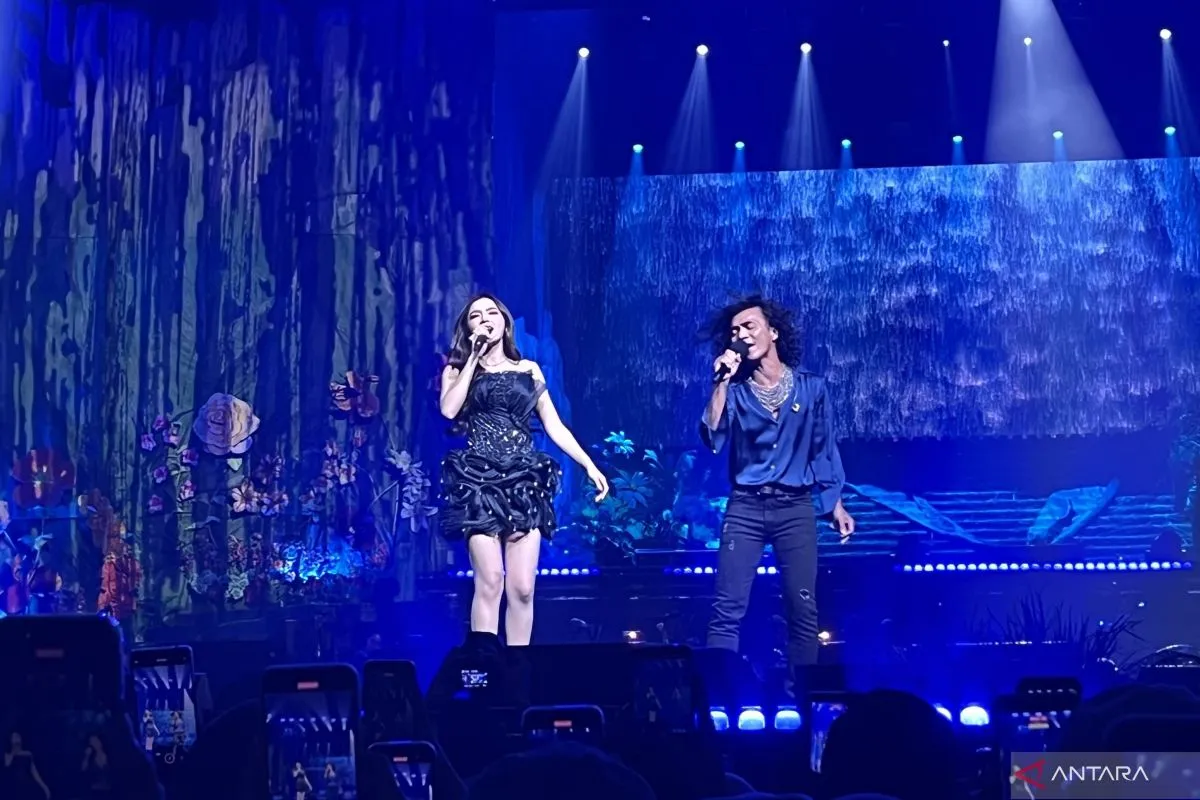 Kaka Slank Duet dengan Mahalini di Konser KOMA