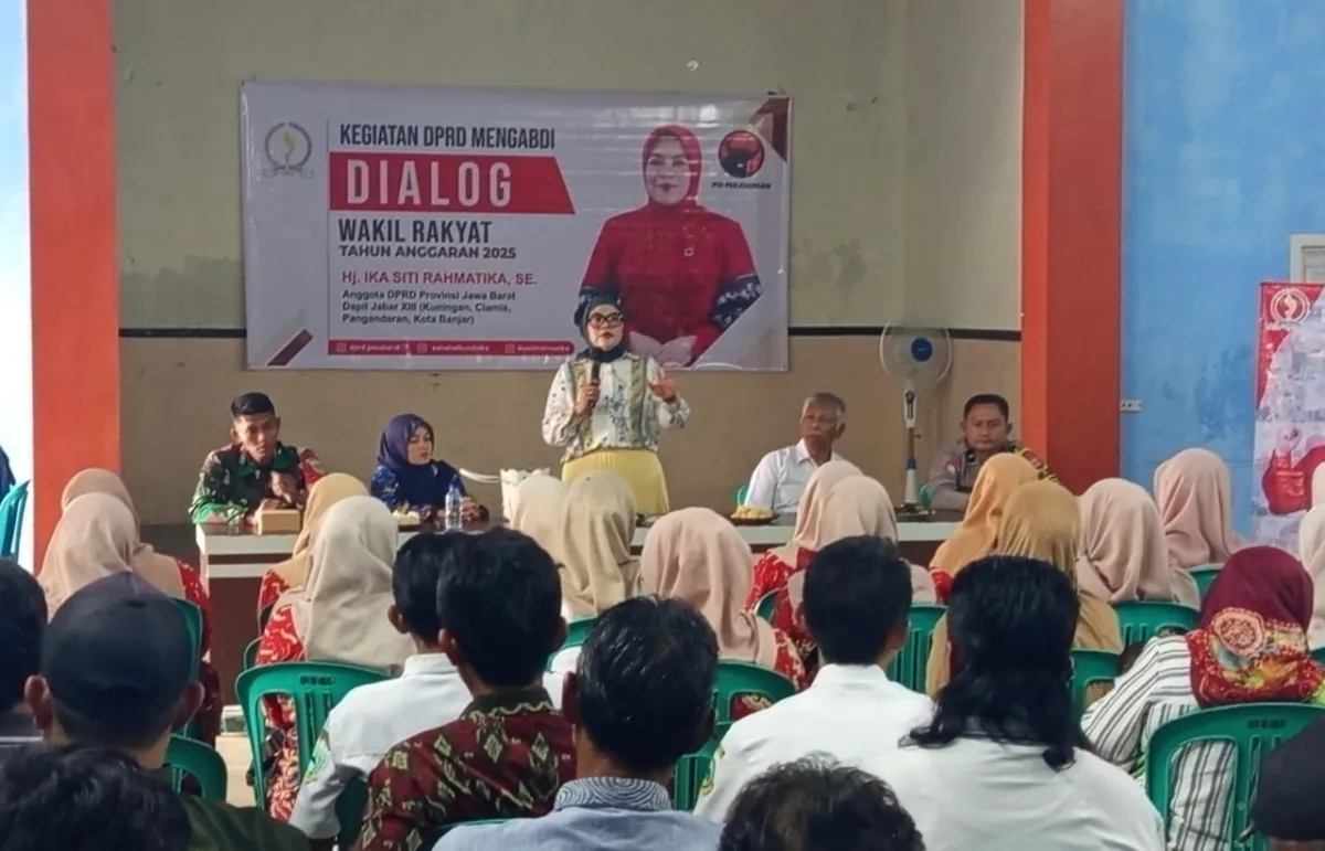 Hj. Ika Siti Rahmatika Mengadakan Dialog dengan Warga Desa Cibinuang