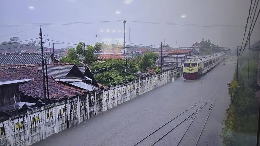 KA Ciremai Bandung-Semarang Dibatalkan Akibat Banjir di Pekalongan
