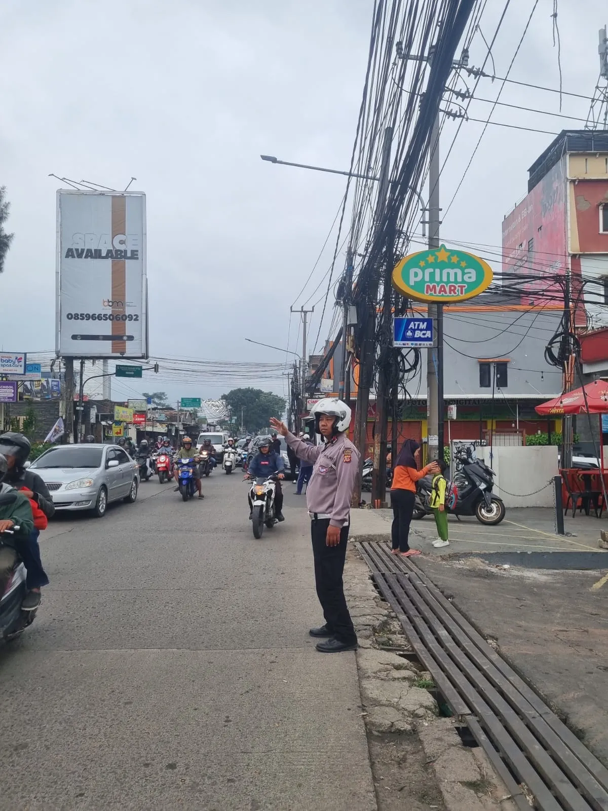 Pengaturan Lalu Lintas di Kawasan Pendidikan Telkom University oleh Polsek Bojongsoang