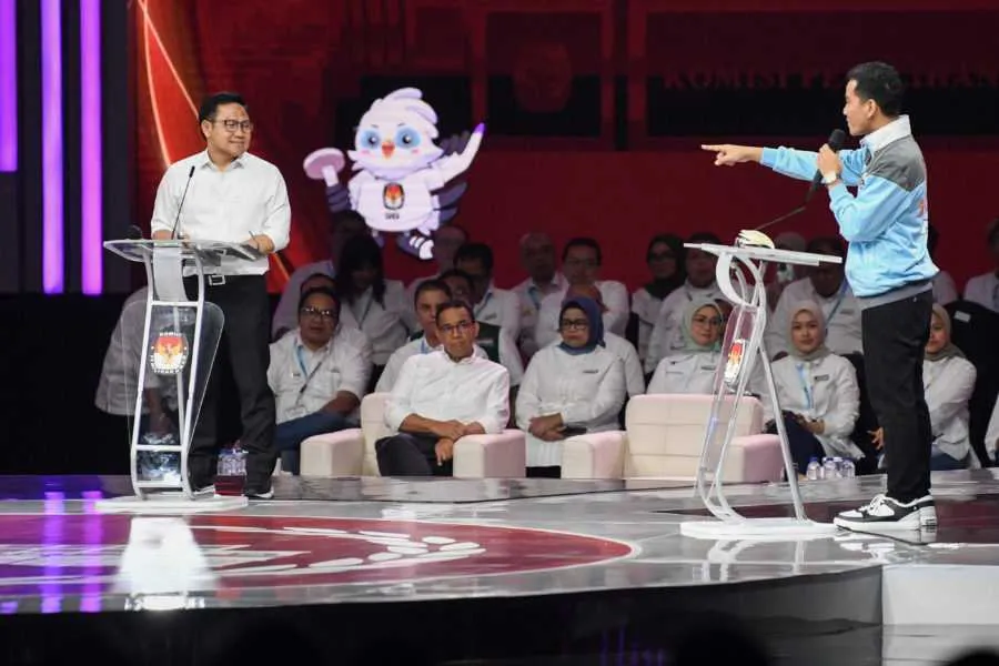 Gibran Kritik Penggunaan Botol Plastik dalam Debat Cawapres