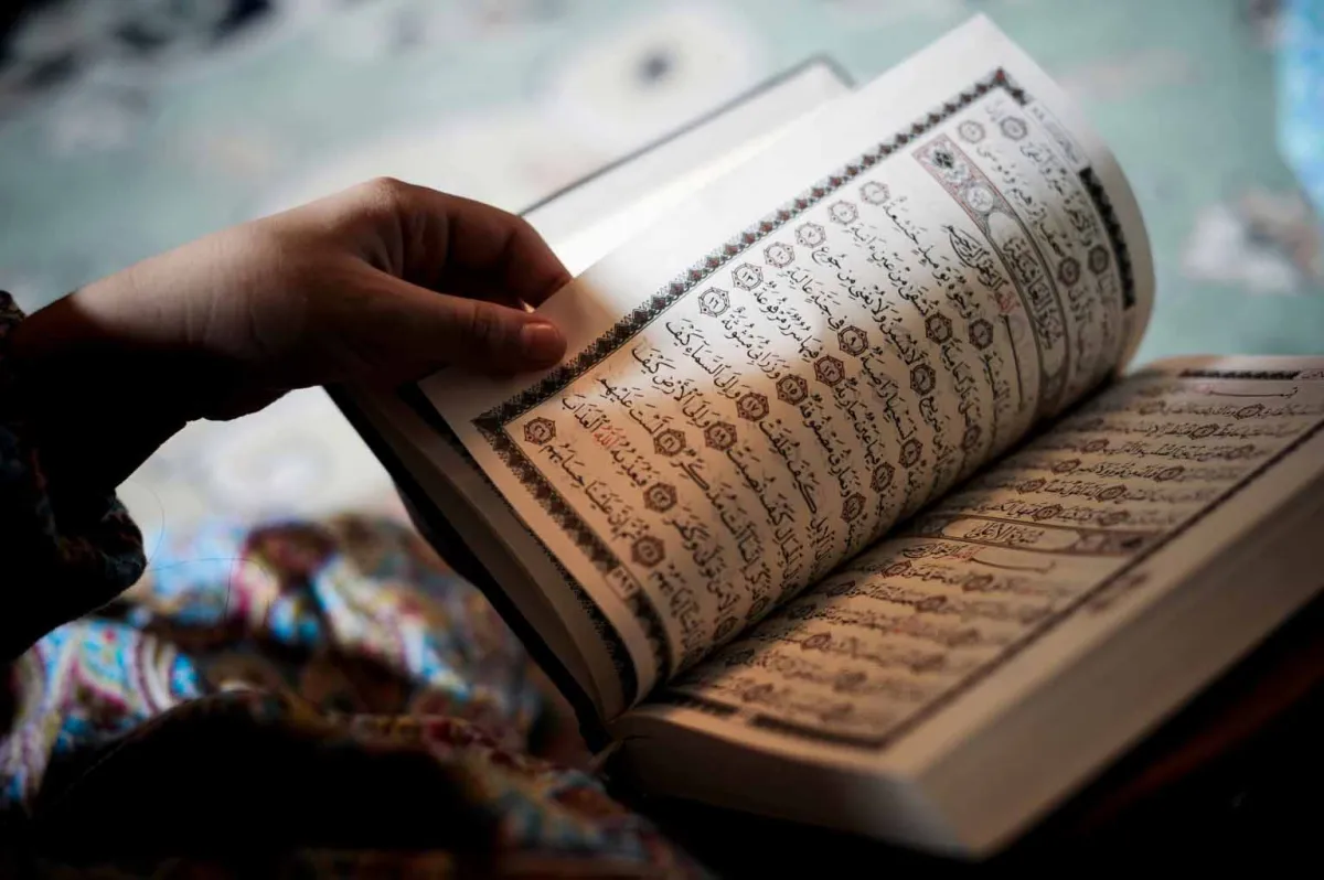 Pemahaman Penggunaan Kata Ganti Orang Ketiga oleh Allah dalam Al-Qur'an