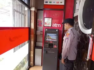 Polsek Ringinrejo Lakukan Patroli Rutin di Kantor Perbankan untuk Cegah Kejahatan