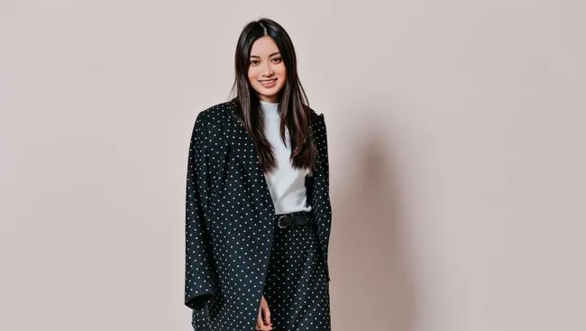 5 Warna Outfit untuk Kulit Lebih Cerah dan Glowing