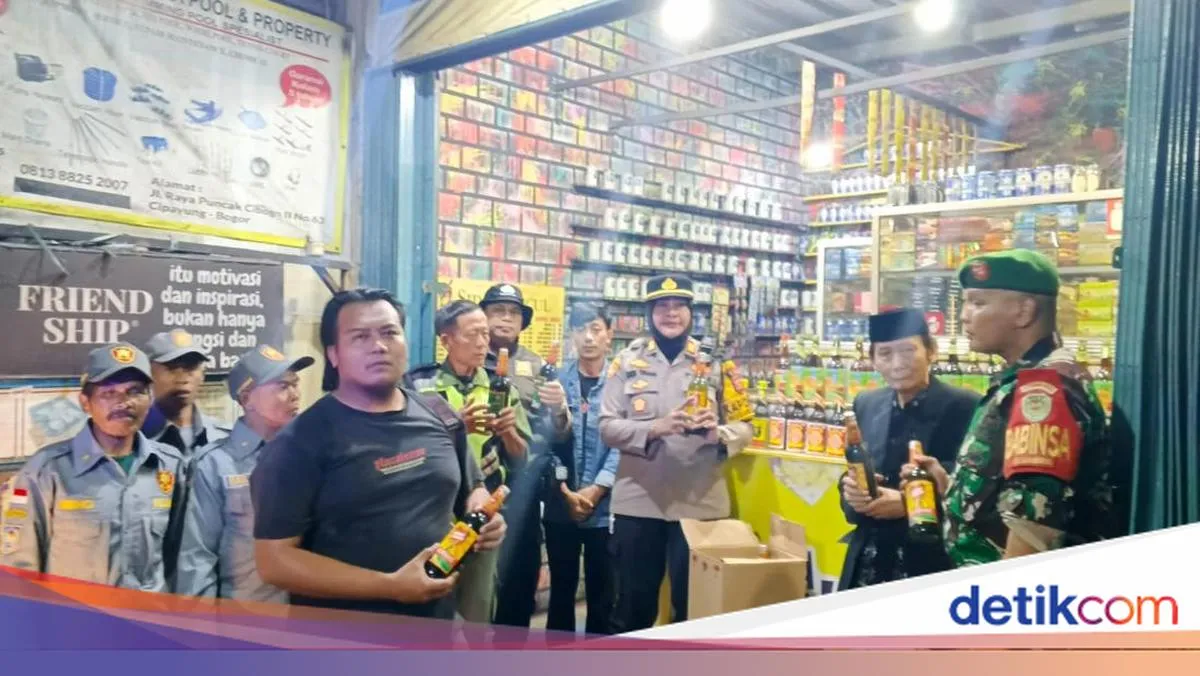 Polisi Sita 50 Botol Miras Ilegal dalam Razia Jelang Ramadan di Puncak Bogor
