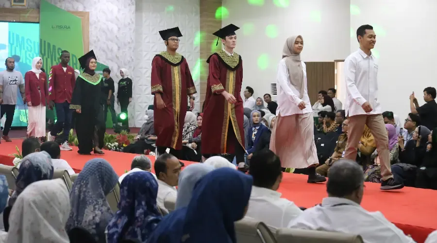 UMSURA Resmi Kenalkan Identitas Baru Melalui Catwalk Fashion Show