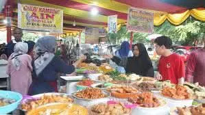 Pasa Pabukoan: Pasar Takjil Tradisional di RTH Imam Bonjol Padang
