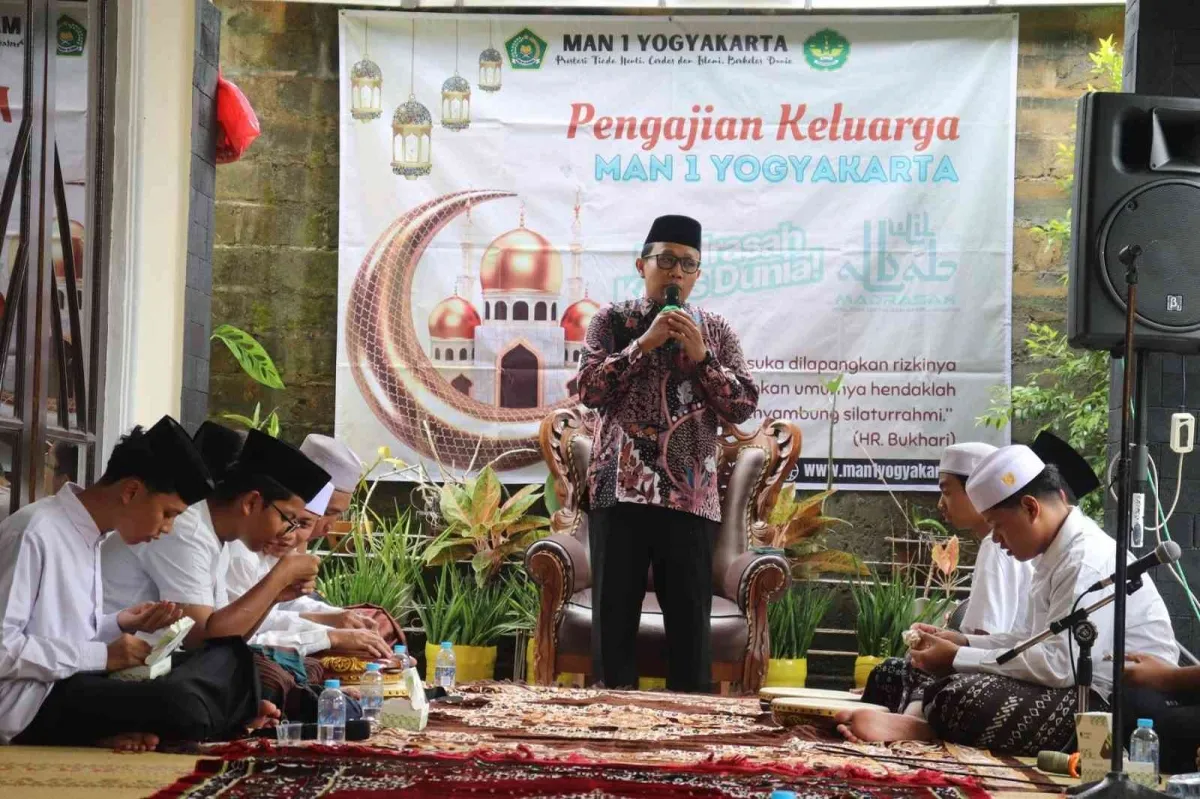 Pengajian Keluarga MAN 1 Yogyakarta: Menyikapi Hidup Sebagai Nikmat Allah