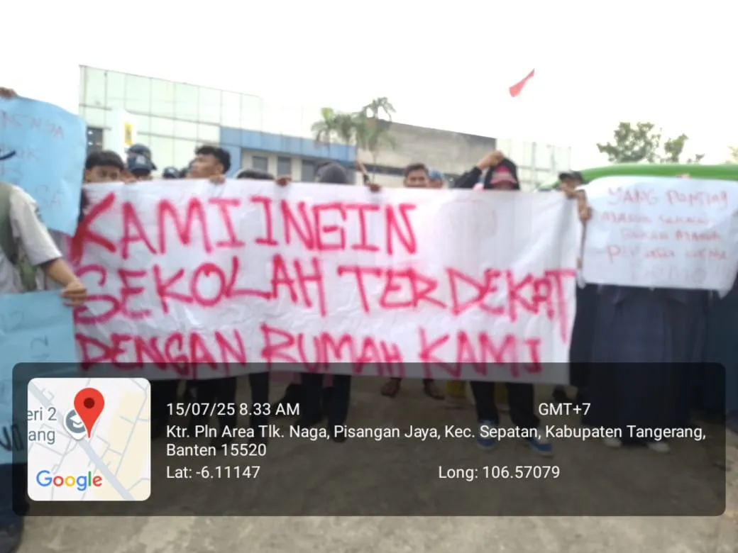 Polemik Penerimaan Murid Baru, Warga Sepatan Gelar Aksi di Depan SMKN 2 Kabupaten Tangerang